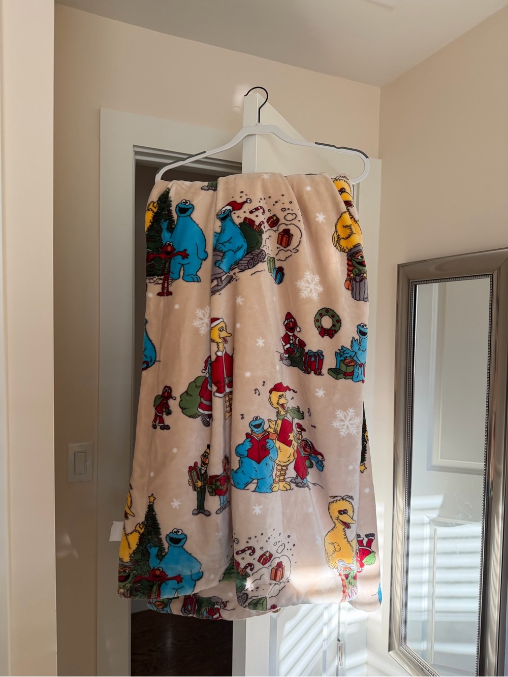 SESAME STREET Christmas Fleece Throw Blanket -- EUC